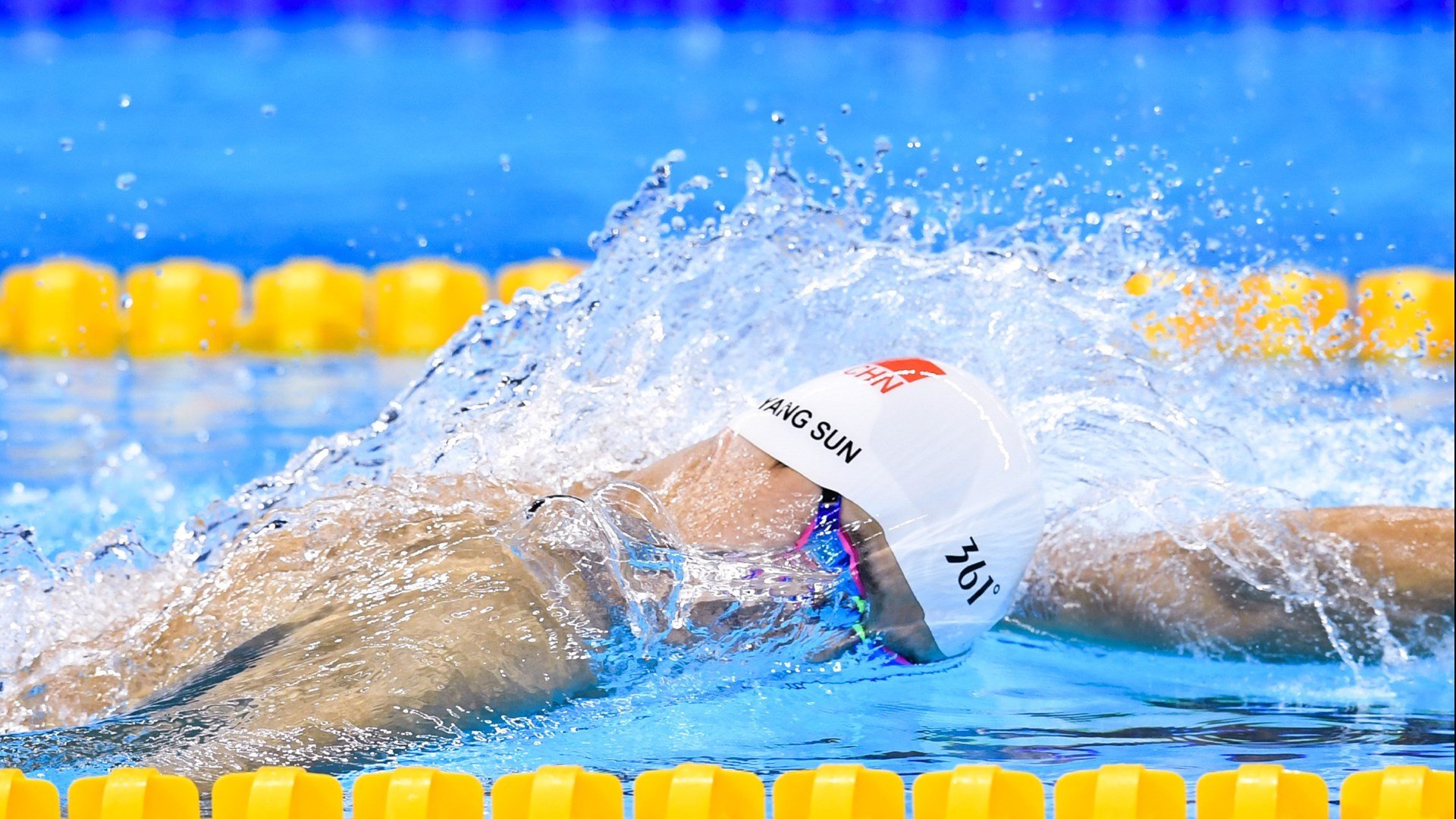 决赛焦点：奥卡拉汉如何领先对手整条泳道，拉奥 卡奥