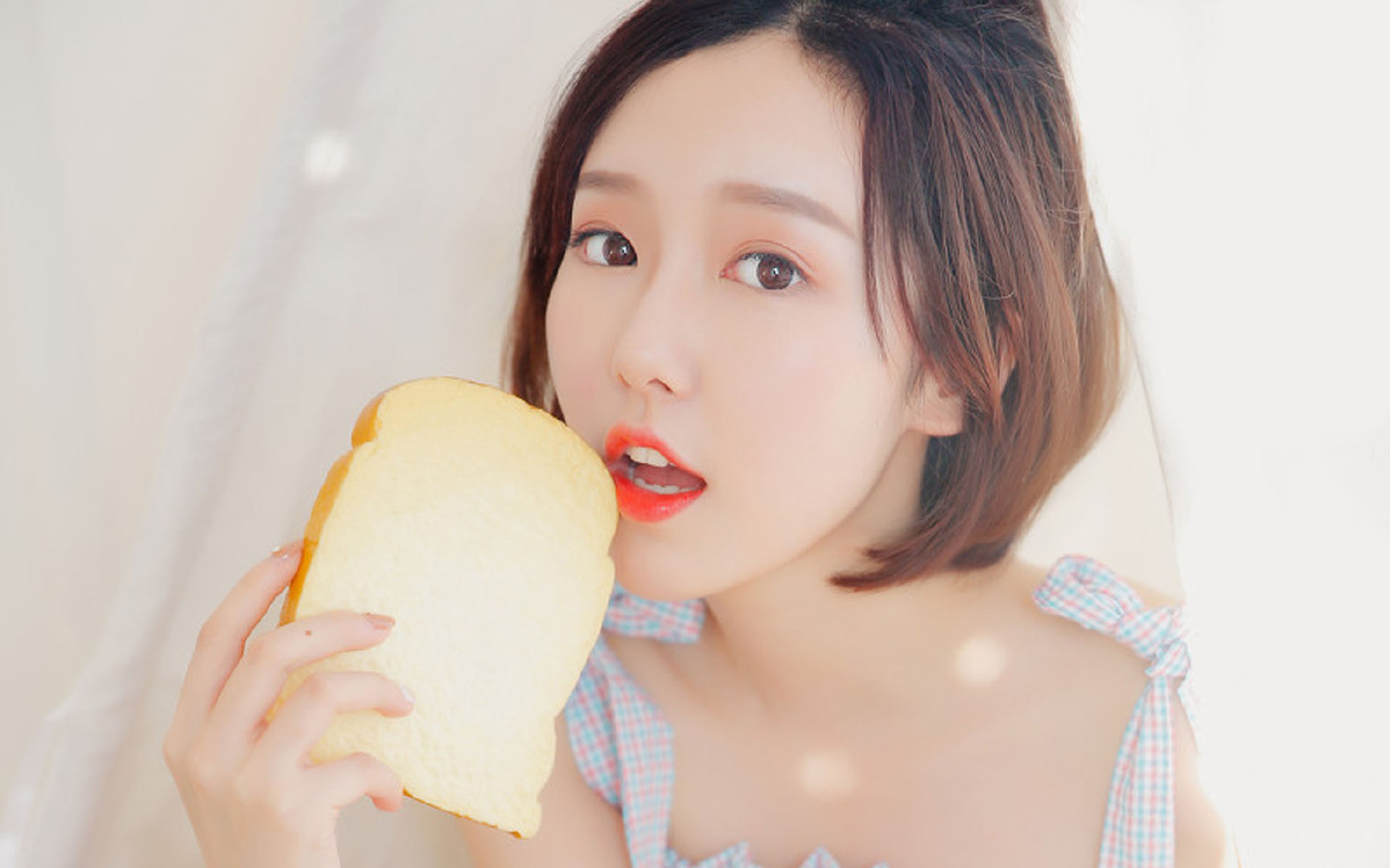 希腊女篮在欧洲大赛中持续发力，冲击金牌梦想，希腊女球迷